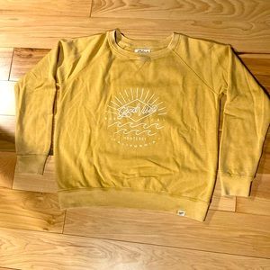 Super soft crew neck! Size small, worn and loved but in great condition.